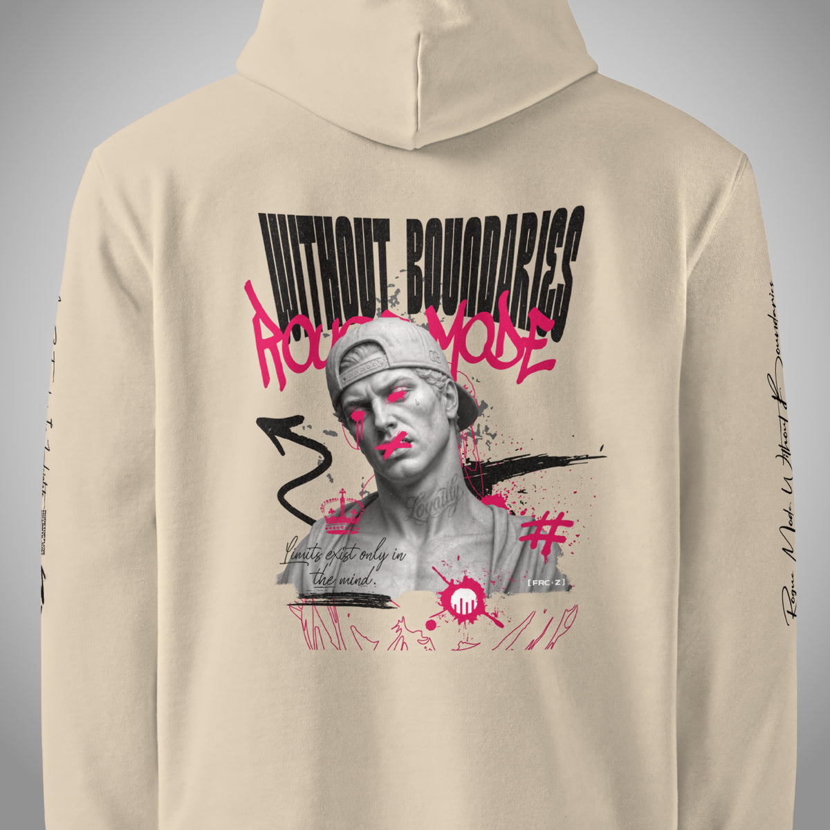 Ein beiger Core Fit Hoodie der Marke FORCE ZERO im Rogue Mode Renegade Design zeigt als Produkt-Rückansicht (Mockup) eine zentrierte Nahaufnahme des großen Backprints mit einer antiken Büste mit Cap, dem neongesprühten Graffiti-Schriftzug „Rogue Mode“, dem Text „WITHOUT BOUNDARIES“ und den angeschnittenen Print-Details auf beiden Ärmeln.