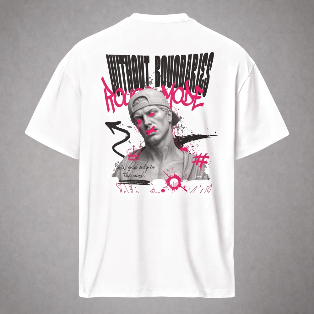 Ein weißes Boxy Cut T-Shirt der Marke FORCE ZERO im Rogue Mode Renegade Design zeigt als Produkt-Rückansicht (Mockup) einen großen Backprint mit einer antiken Büste mit Cap, neongesprytem Graffiti-Schriftzug „Rogue Mode“, dem schwarzen Text „WITHOUT BOUNDARIES“ und dem Spruch „Limits exist only in the mind.“.