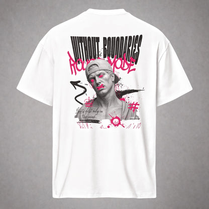 Ein weißes Boxy Cut T-Shirt der Marke FORCE ZERO im Rogue Mode Renegade Design zeigt als Produkt-Rückansicht (Mockup) einen großen Backprint mit einer antiken Büste mit Cap, neongesprytem Graffiti-Schriftzug „Rogue Mode“, dem schwarzen Text „WITHOUT BOUNDARIES“ und dem Spruch „Limits exist only in the mind.“.