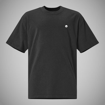 Frontansicht des Zero Gravity Design T-Shirt von der Marke FORCE ZERO in schwarz. Auf der linken rust ist das weiße FORCE ZERO Logo sichtbar.